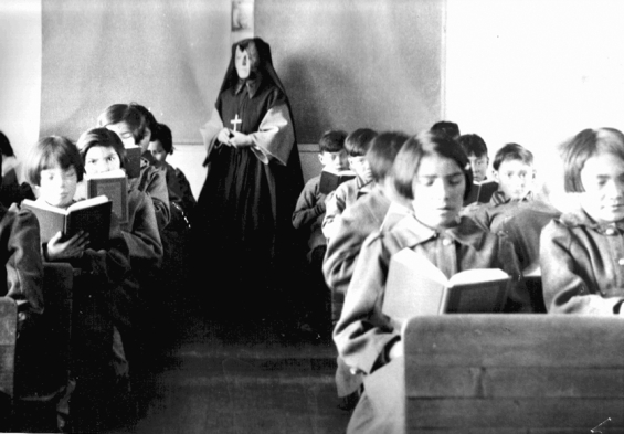 Students_of_Fort_Albany_Residential_School_in_class